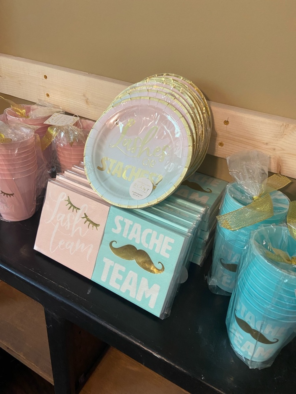 RESELLERS BUNDLE Of 10 Plates, 10 Napkins and 11 Cups Gender Reveal Baby Shower‎